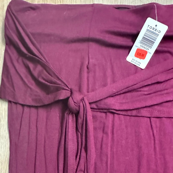 Knit Torrid Tye in front Skirt - Burgundy size 2 - Picture 2 of 5